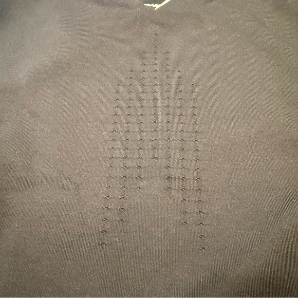 Gymshark Black Seamless Crop Tank - Picture 8 of 8